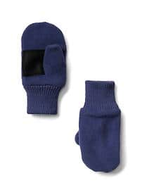 ‘NO HAND SOCKS MOMMY!!!! NOOOOOO YIKE HAND SOCKS!!’